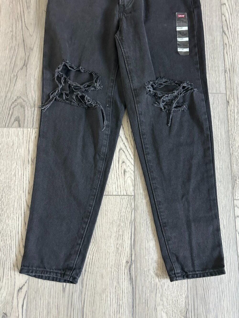 Levi’s High Waisted Mom Jeans Womens 27x27 Black Distressed NWT High Rise Taper - Picture 2 of 16